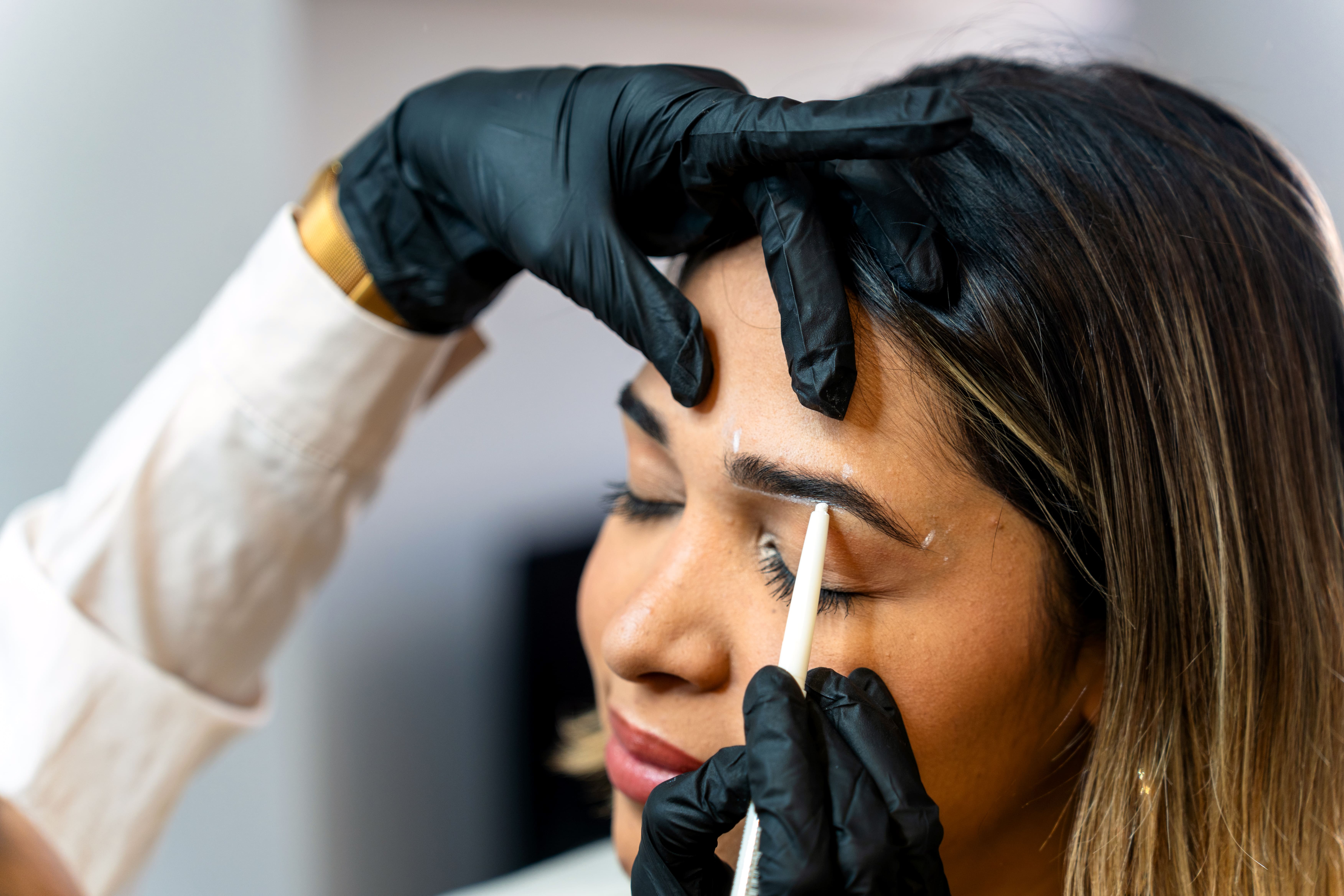 Sopracciglia con trucco permanente: sguardo perfetto ogni giorno, senza sforzo